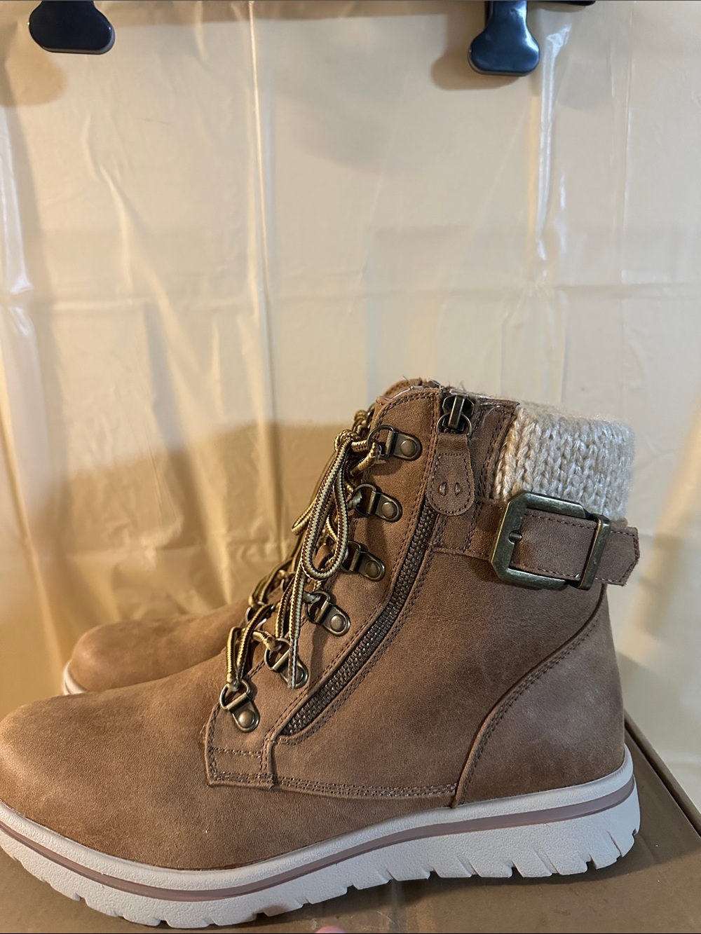 CLIFFS BY WHITE MOUNTAIN Hearty Cushioned Hiker Ankle Boots: Tan: NEW: SIZE 9.5